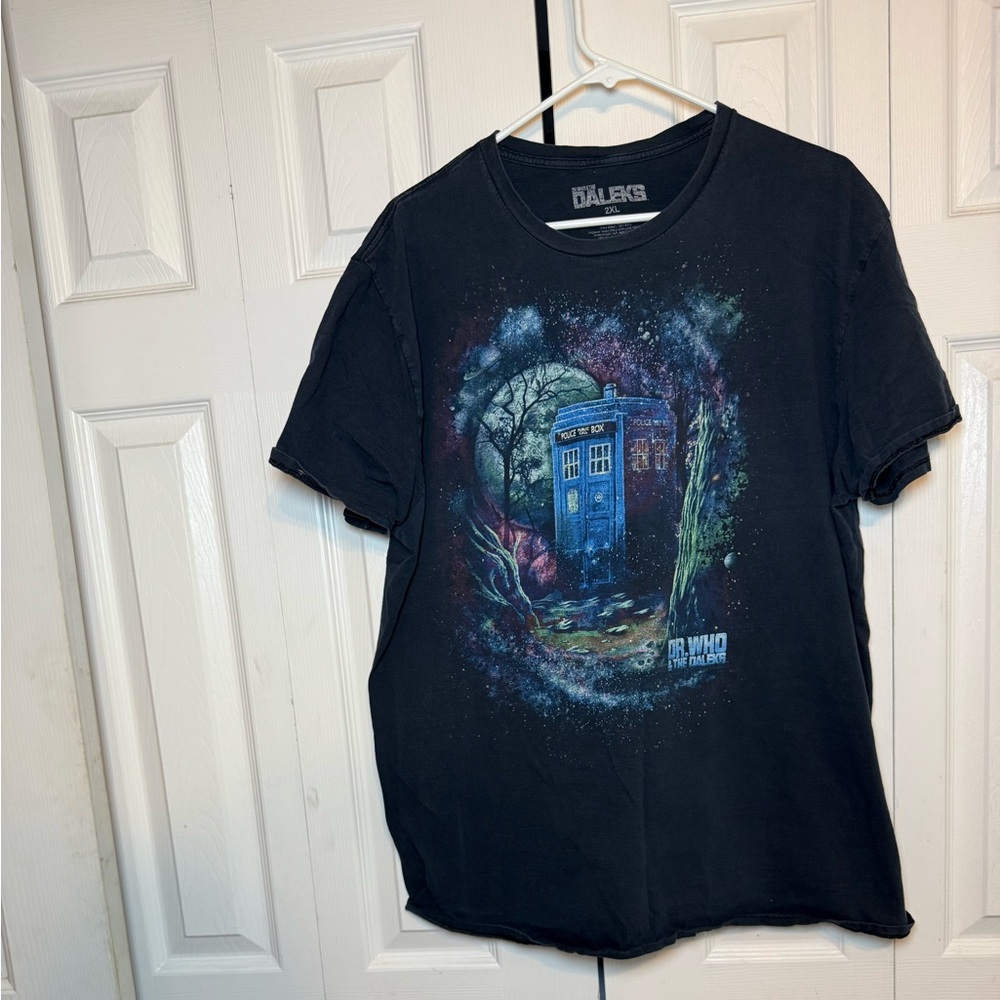 Black and Blue Graphic‎ Tee